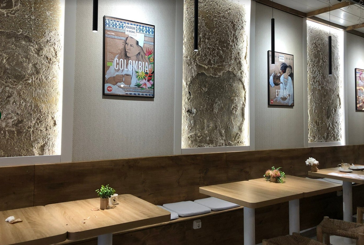 Calm SentirCafé interior — ideal for remote working